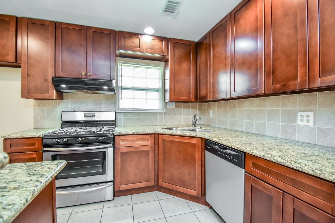 6430 Saxet St - Photo 7 of 20