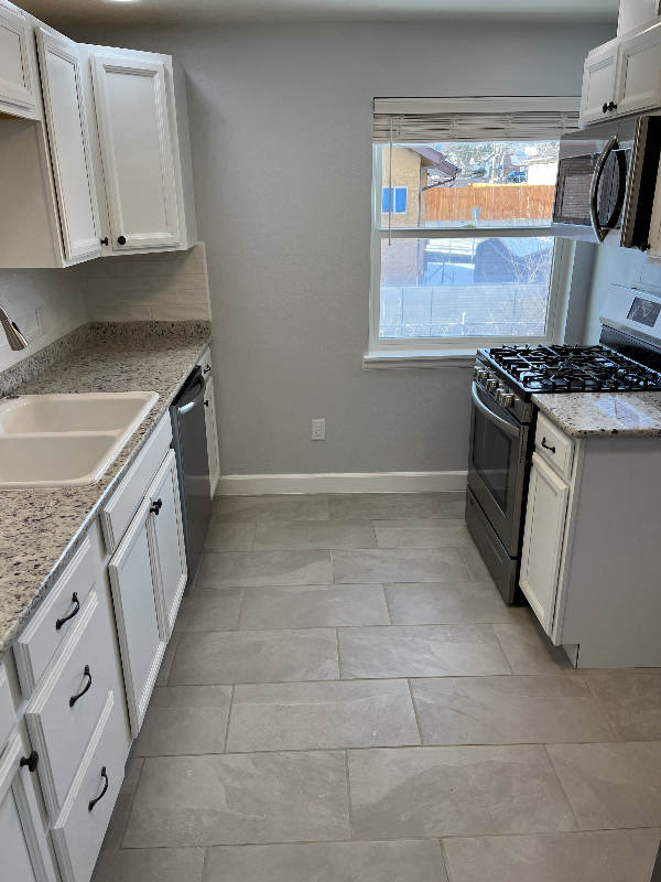 1705 N Greenwood St #4 - Photo 6 of 17