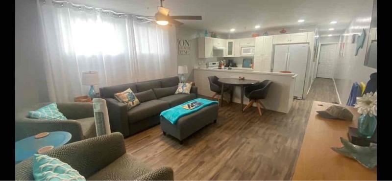4667 Ocean Blvd - Photo 2 of 15