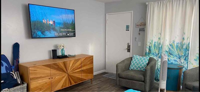 4667 Ocean Blvd - Photo 3 of 15