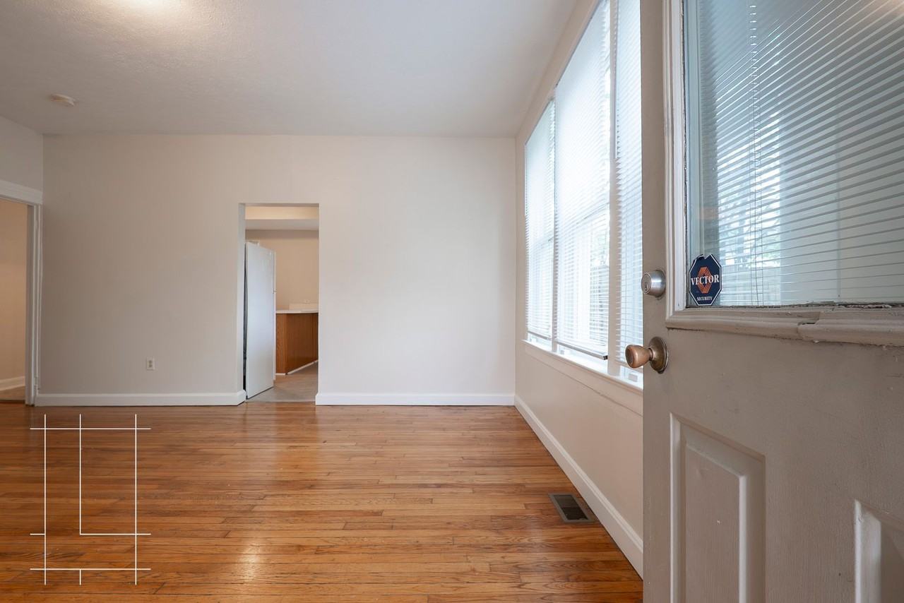 272 E 4th Ave - Photo 3 of 22