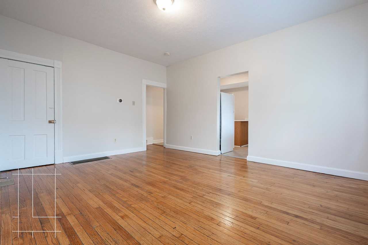 272 E 4th Ave - Photo 4 of 22