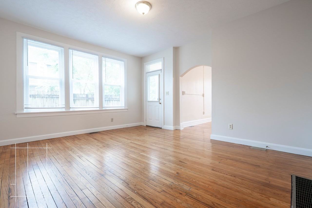 272 E 4th Ave - Photo 5 of 22