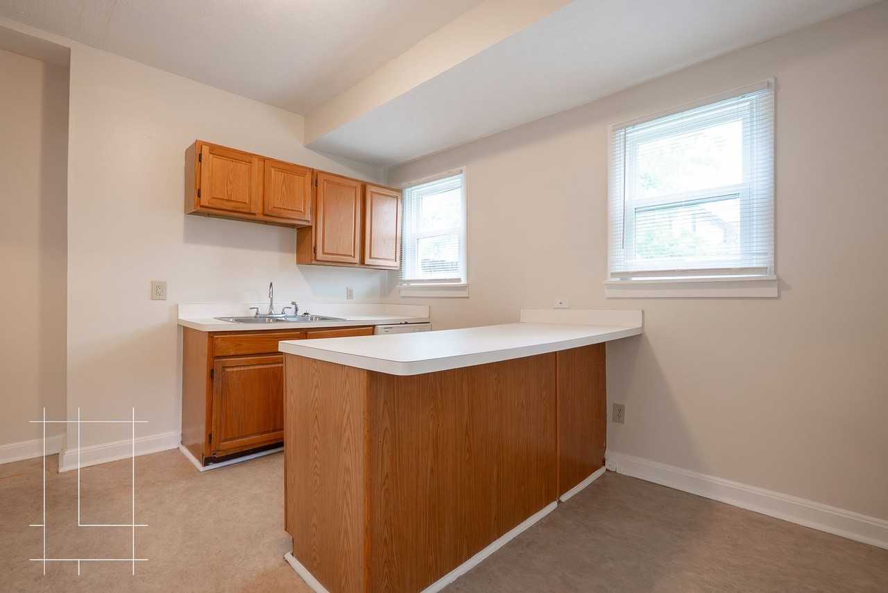 272 E 4th Ave - Photo 6 of 22