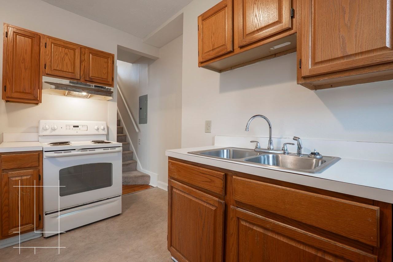 272 E 4th Ave - Photo 7 of 22