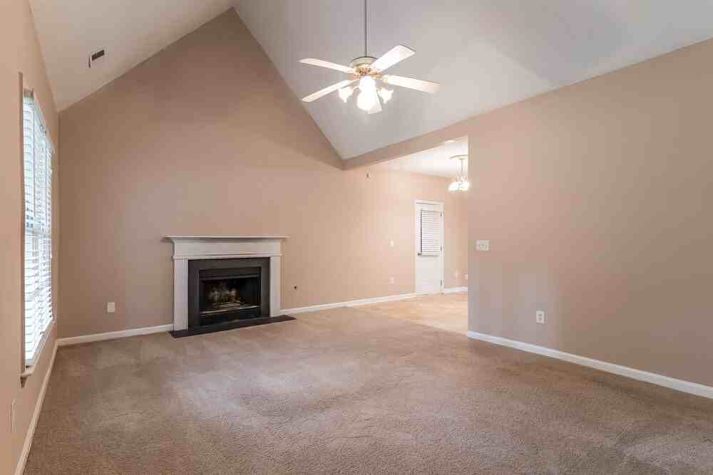 36 Stonehaven Dr - Photo 4 of 17
