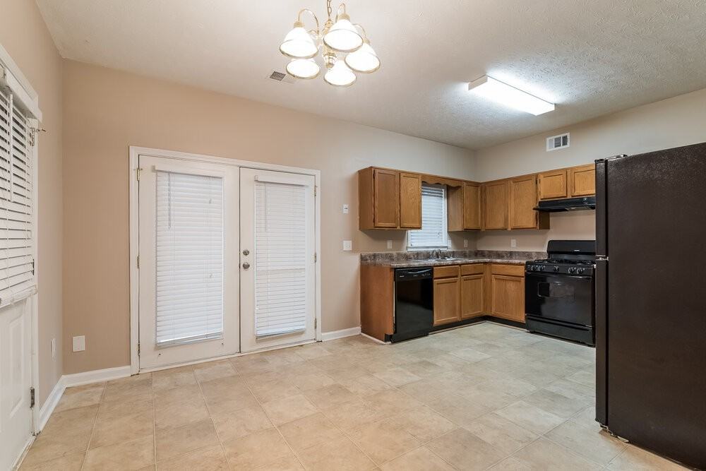 36 Stonehaven Dr - Photo 6 of 17