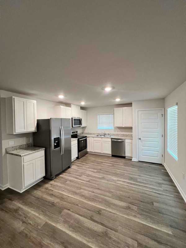 707 W Devane St - Photo 3 of 7