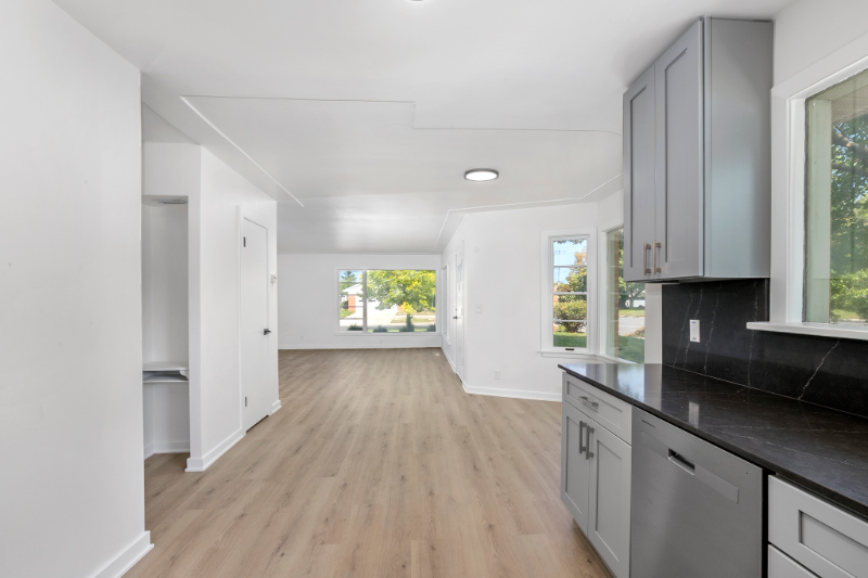 2635 Fuller Ave Ne - Photo 3 of 13