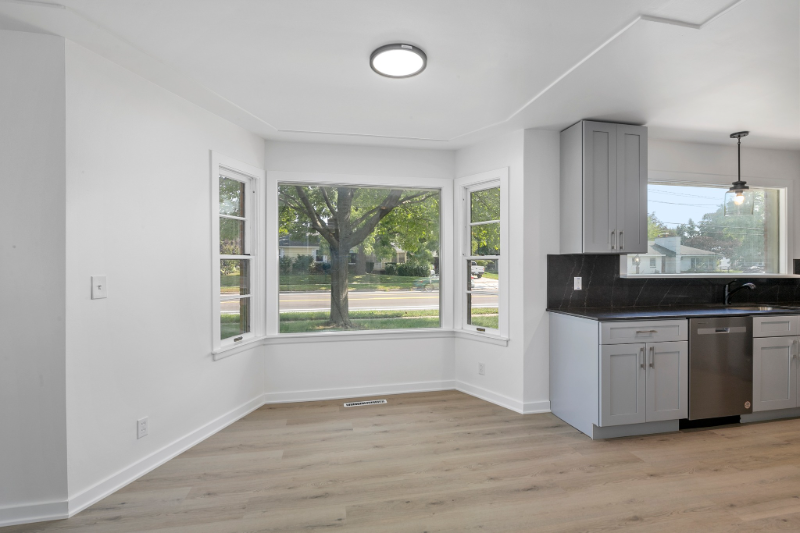 2635 Fuller Ave Ne - Photo 4 of 13