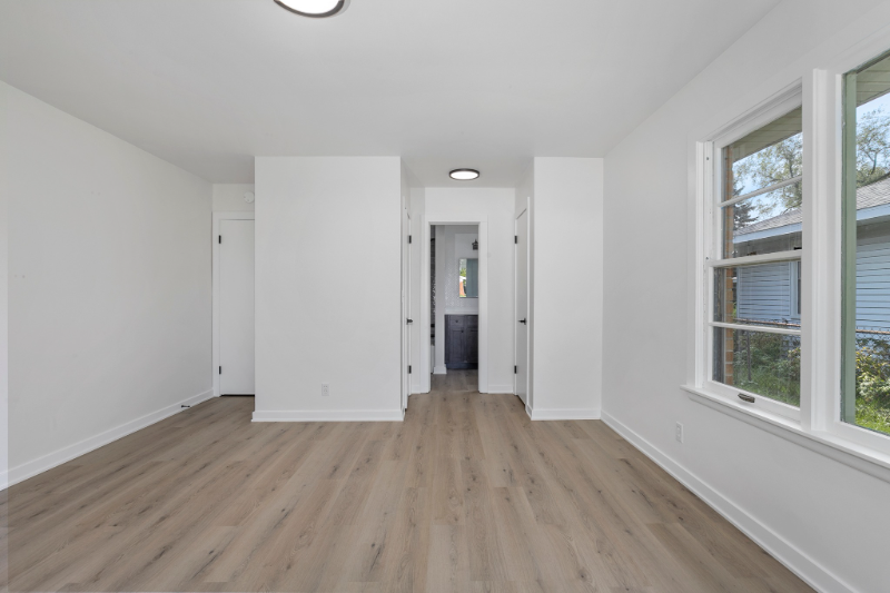 2635 Fuller Ave Ne - Photo 5 of 13