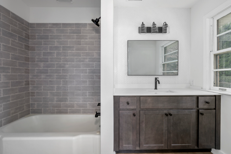 2635 Fuller Ave Ne - Photo 6 of 13