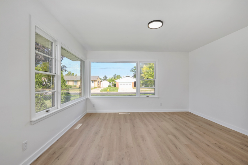 2635 Fuller Ave Ne - Photo 7 of 13