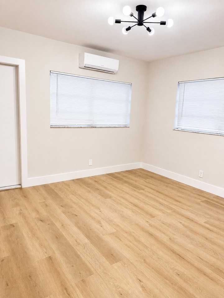 5414 Ne 22nd Ter #4 - Photo 6 of 7
