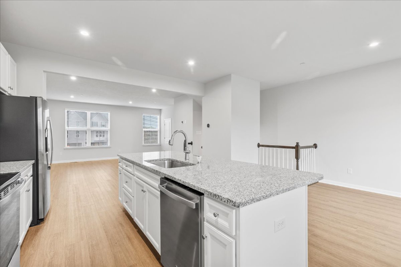 151 Crown St - Photo 7 of 16