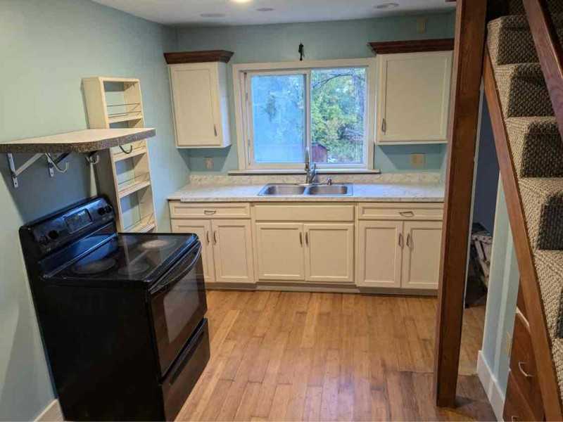 90 Elm St #B - Photo 4 of 14