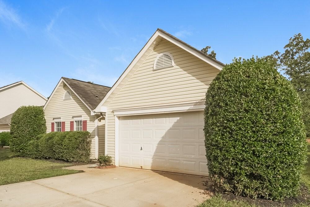 1038 Counselors Dr - Photo 3 of 16