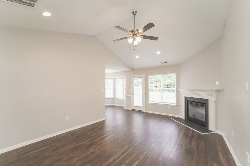 1038 Counselors Dr - Photo 4 of 16