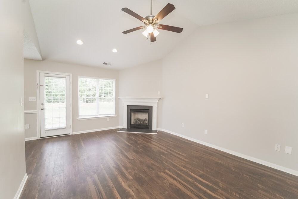 1038 Counselors Dr - Photo 5 of 16