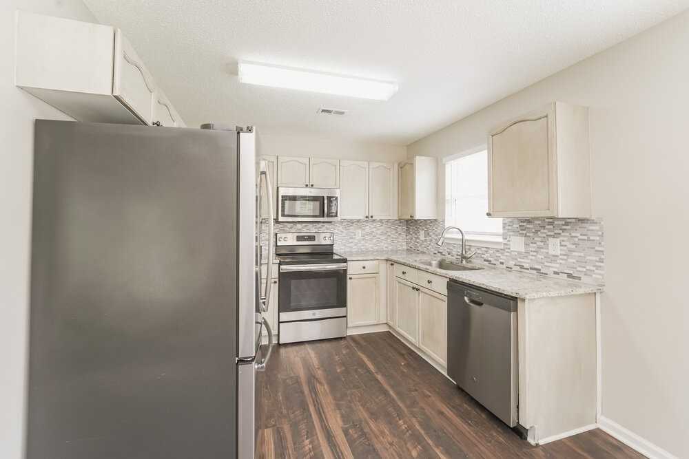 1038 Counselors Dr - Photo 6 of 16