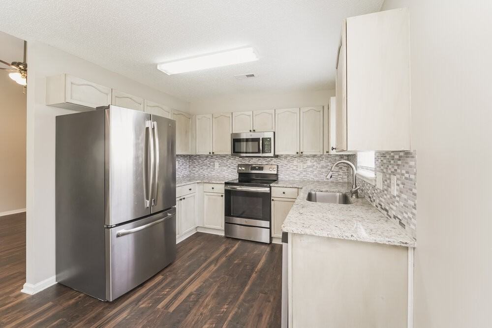 1038 Counselors Dr - Photo 7 of 16
