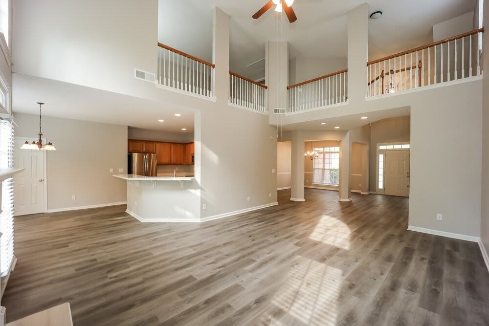 7601 Hilltop Way - Photo 5 of 17