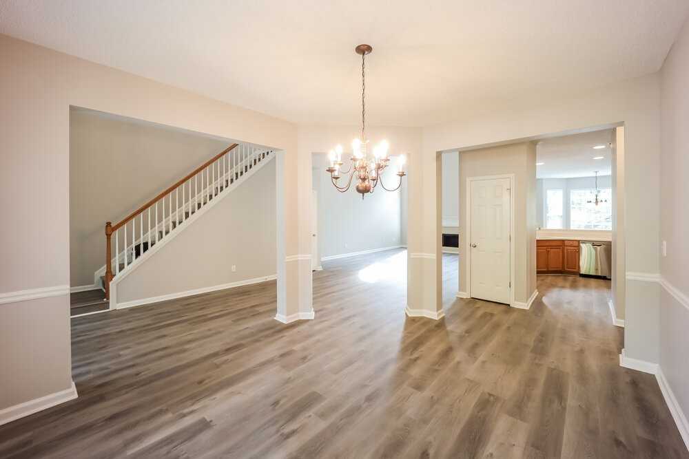 7601 Hilltop Way - Photo 7 of 17