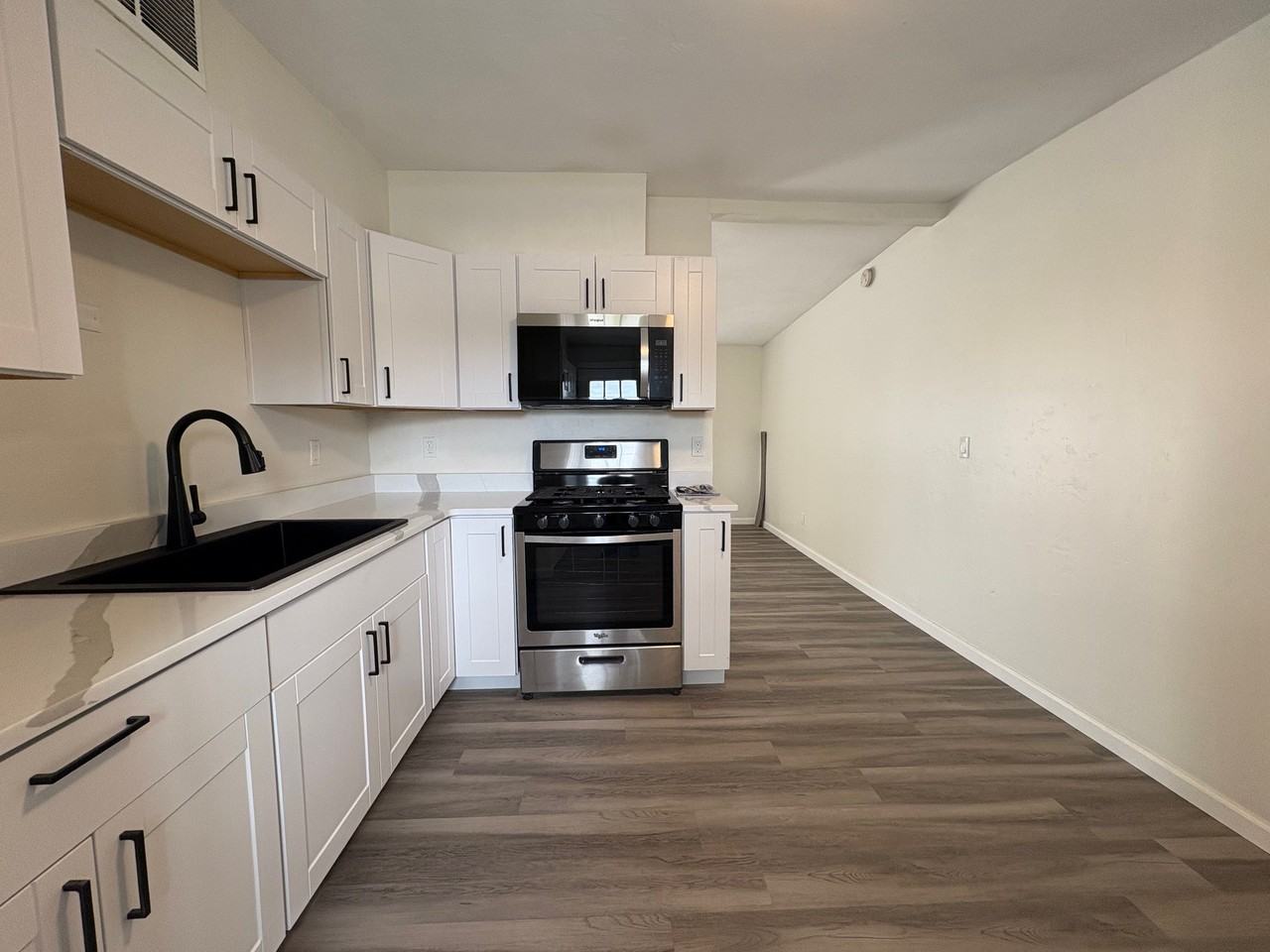 211 E Lee St #1 - Photo 2 of 18