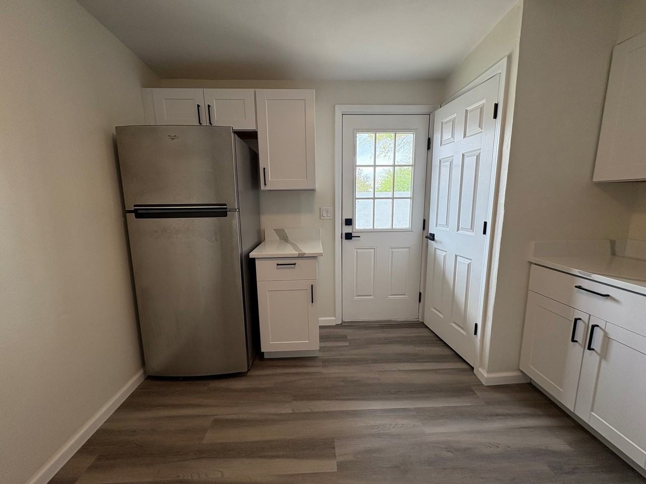 211 E Lee St #1 - Photo 3 of 18