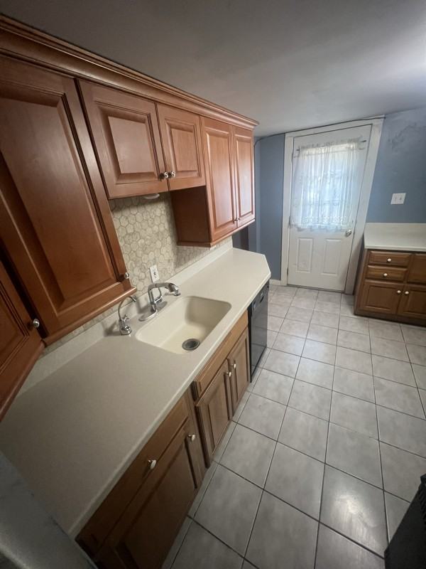 44 Knowlton St - Photo 4 of 9