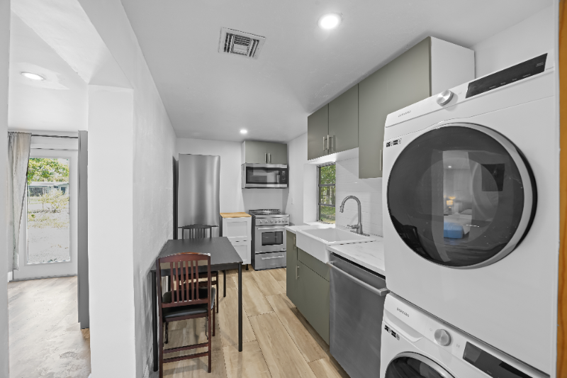 3355 Sw 22nd St #1 - Photo 7 of 18