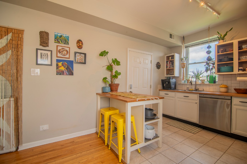 3427 W Shakespeare Ave #2B - Photo 5 of 16