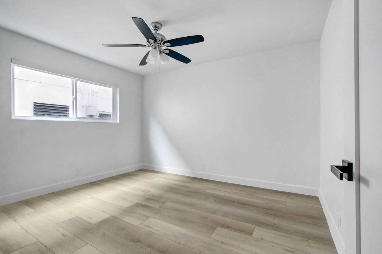 514 N Hayworth - Photo 6 of 14