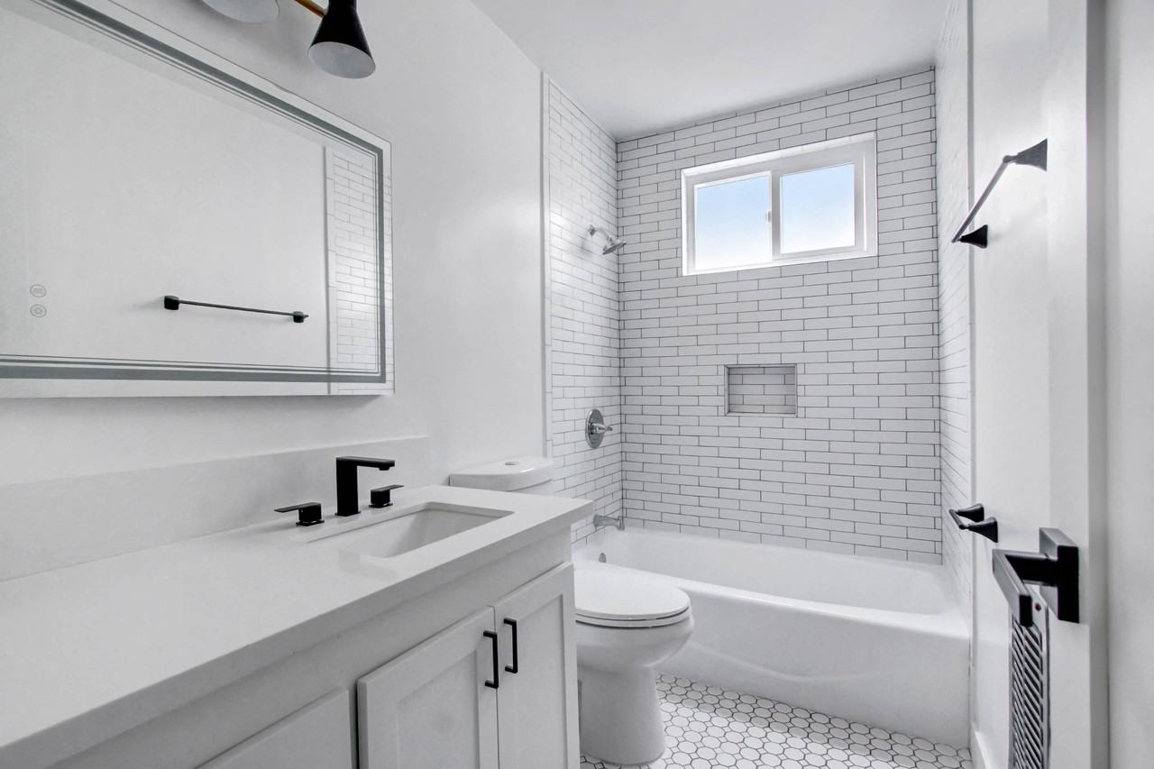 514 N Hayworth - Photo 7 of 14