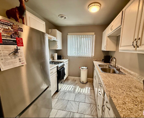 7141 Coldwater Canyon Ave #5 - Photo 3 of 12