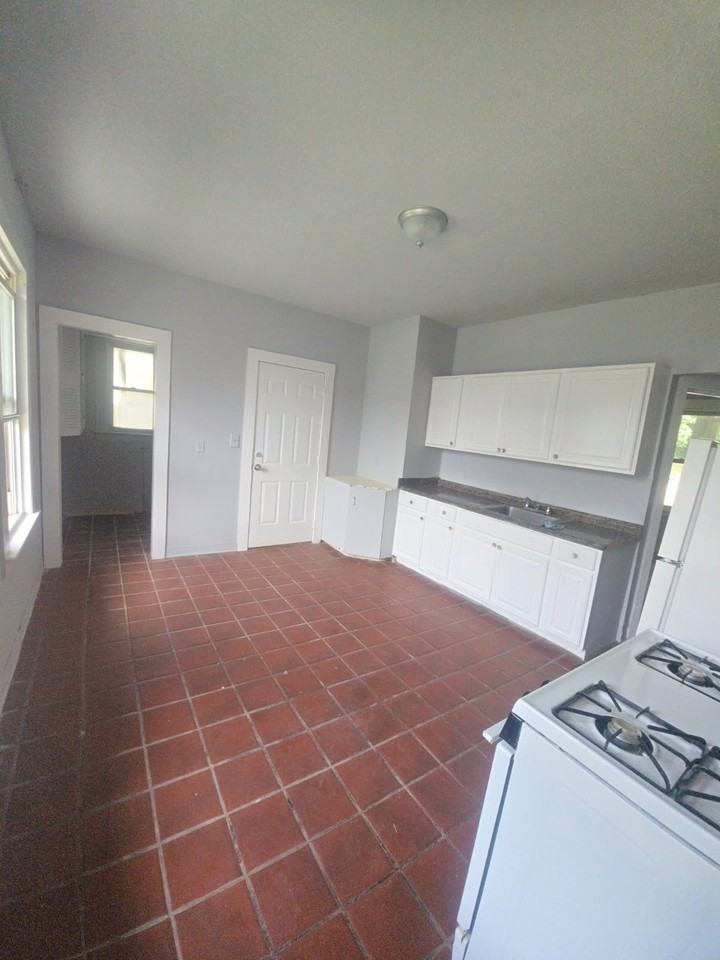 309 Cooke St #2 - Photo 7 of 13