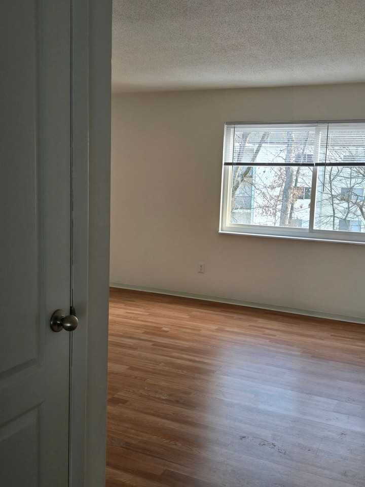 Bent Oak Apartments - Photo 4 of 28