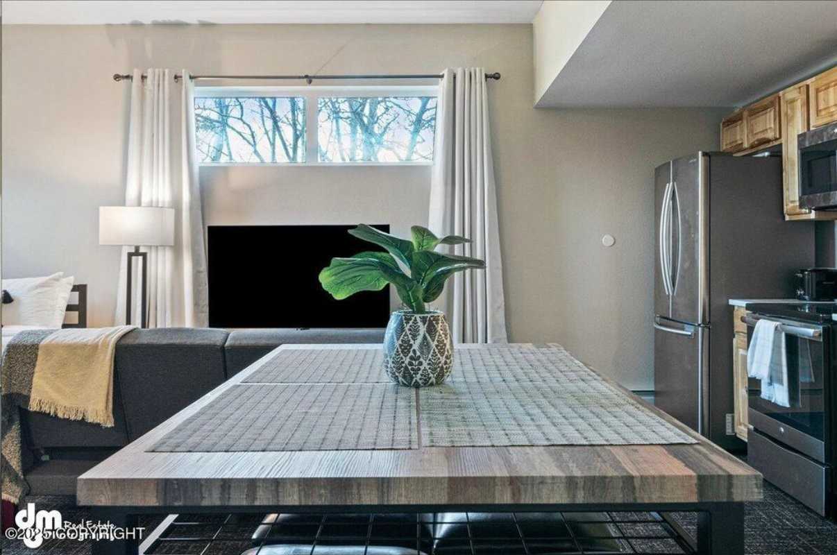 523 E 12th Ave - Photo 4 of 12