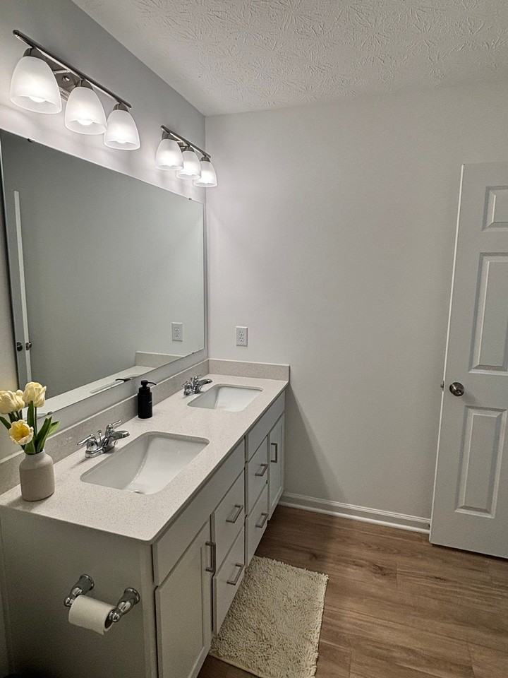 1 Rolling Meadow Blvd - Photo 5 of 13