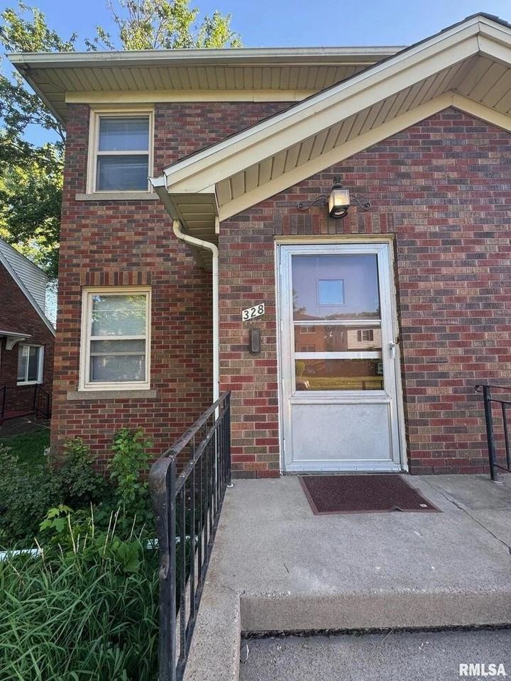 326 W Hayes St #328 - Photo 2 of 11