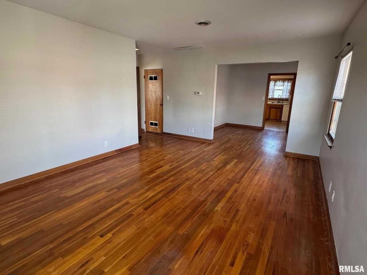 326 W Hayes St #328 - Photo 3 of 11