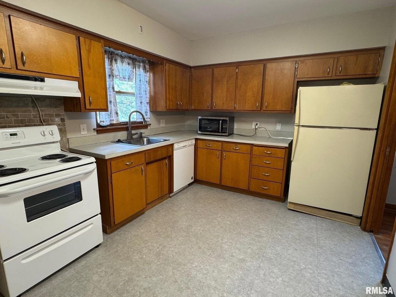 326 W Hayes St #328 - Photo 6 of 11