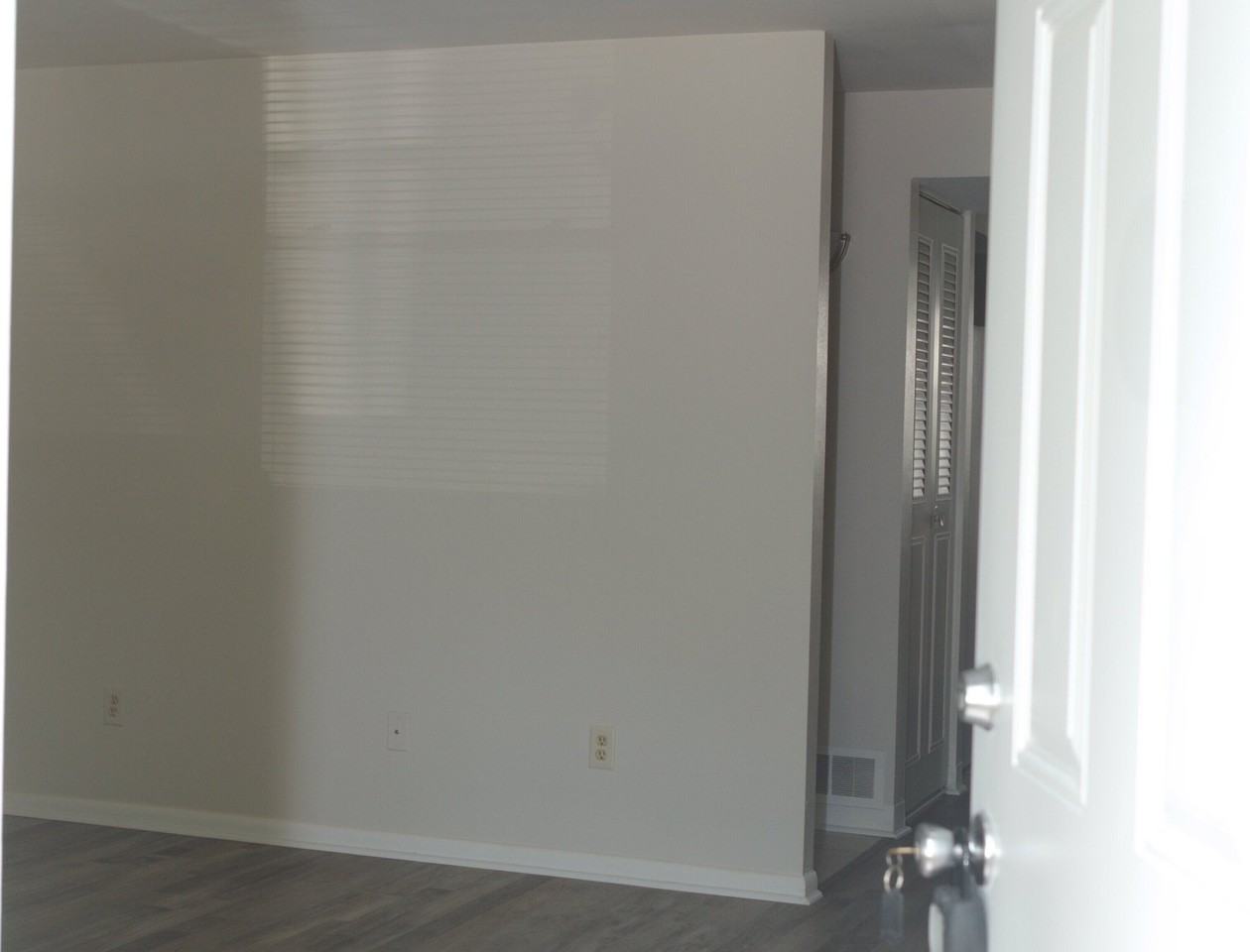 1623 Williamsburg Ln N - Photo 2 of 17