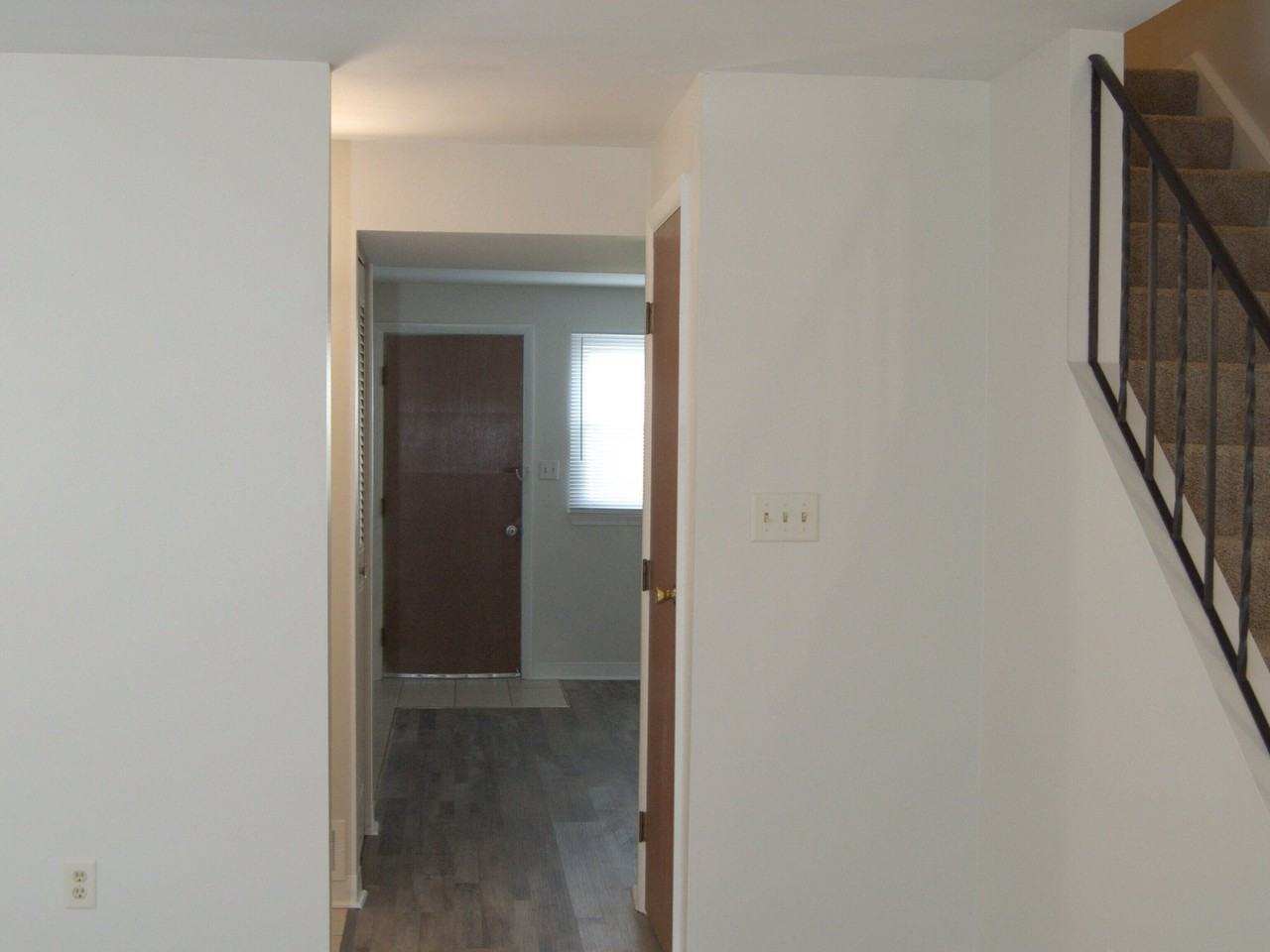 1623 Williamsburg Ln N - Photo 6 of 17
