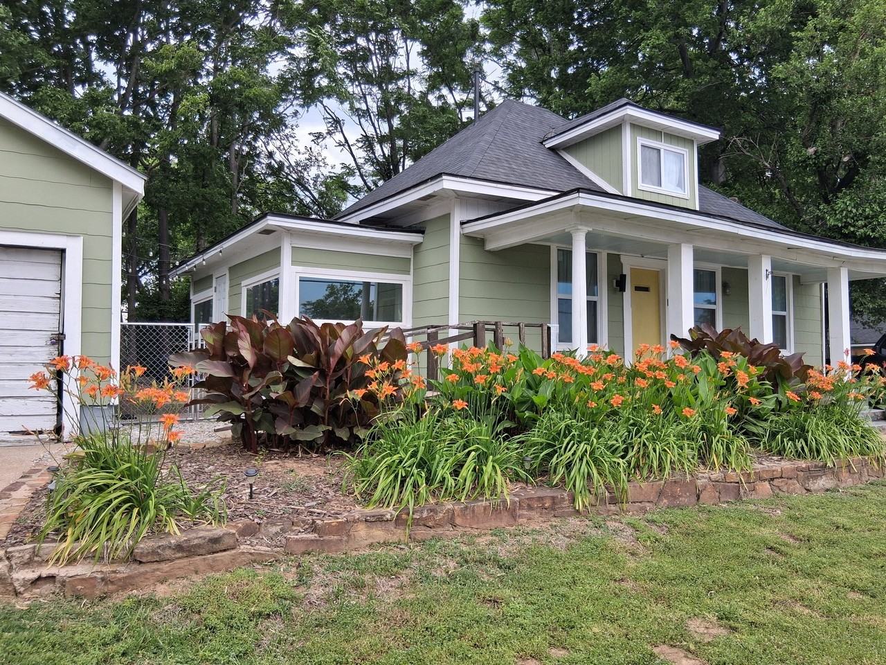 1419 W Archer St - Photo 2 of 20