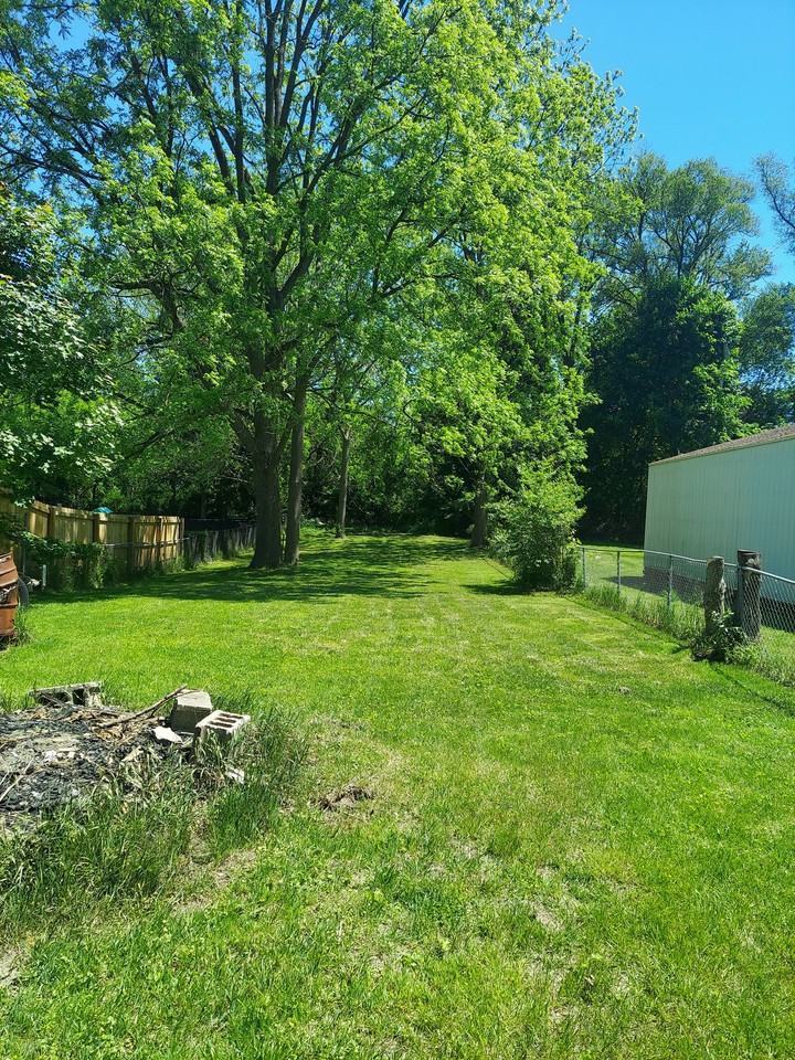 827 Fairyland Ave - Photo 4 of 20