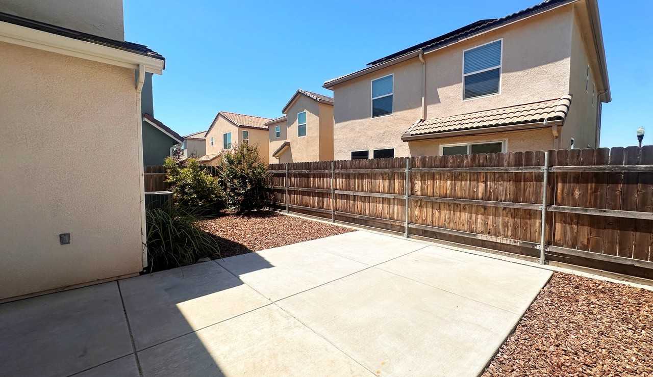 3701 Friendship Ln - Photo 4 of 9