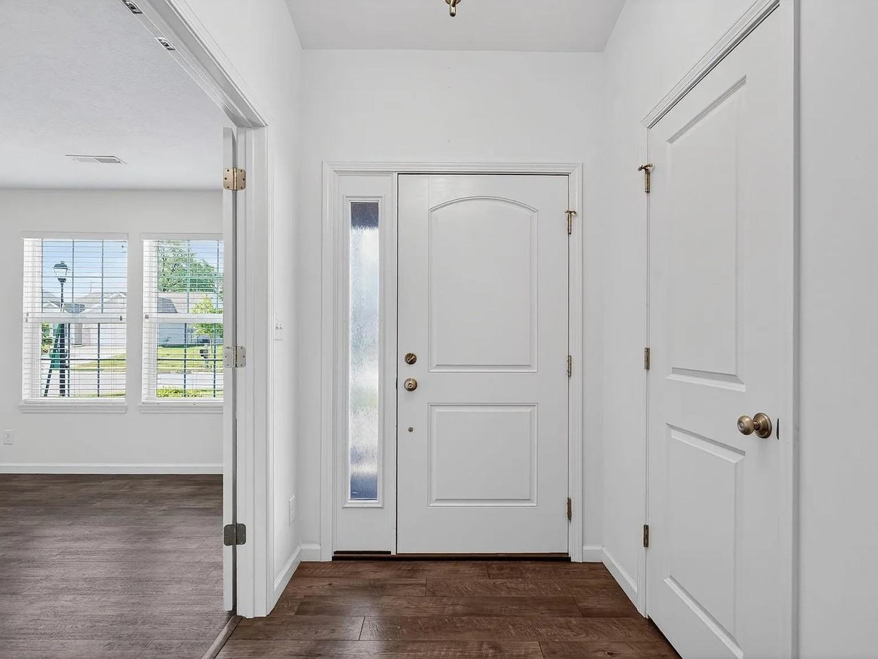 3272 Maitland Dr - Photo 3 of 20