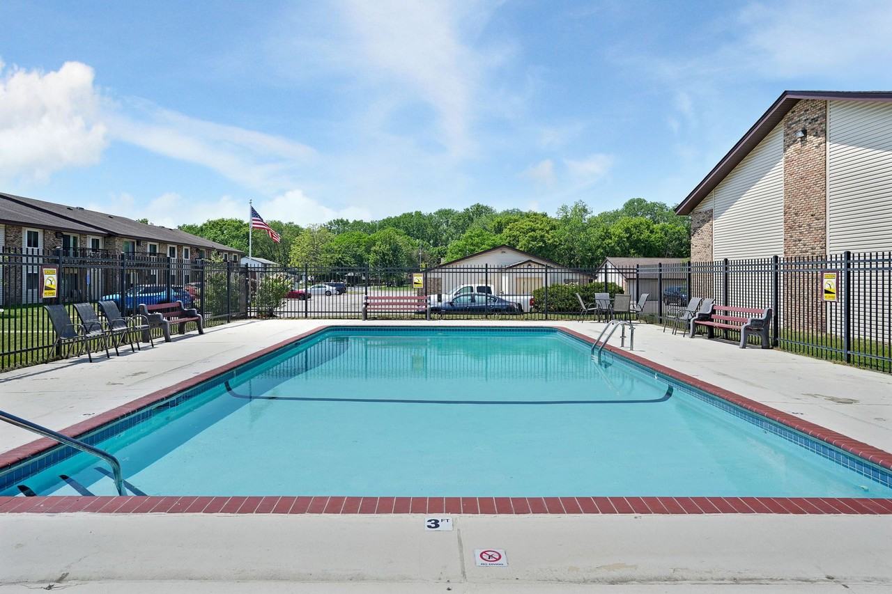 Oak Grove Apartments - Photo 3 of 5