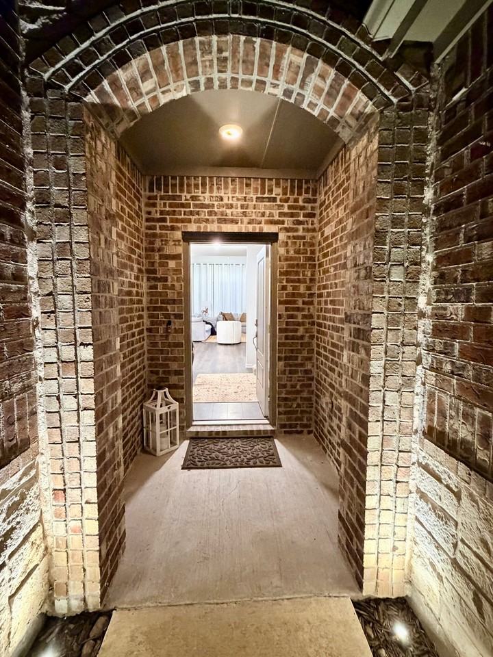 901 Goldenrod Ln - Photo 3 of 46